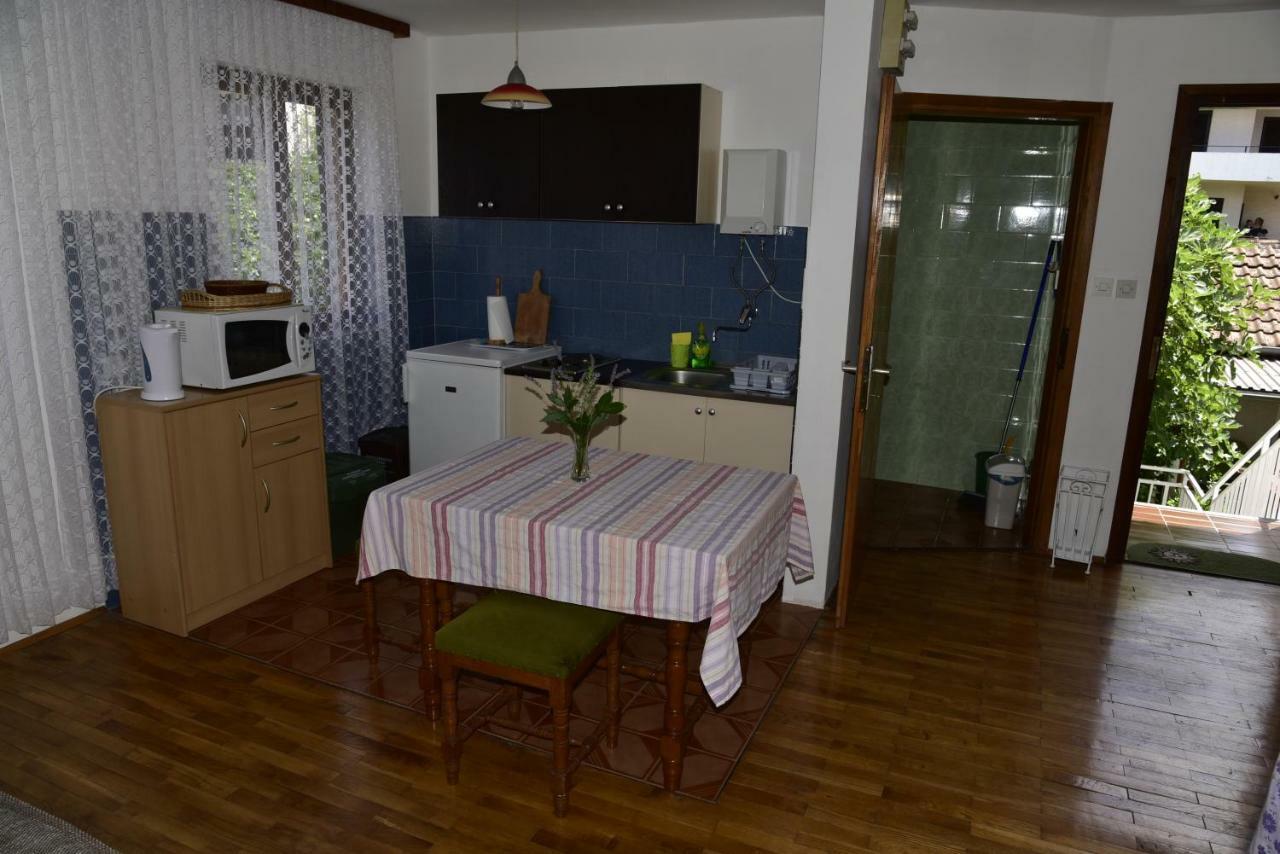 Apartment Palm Tree Malinska Bagian luar foto